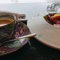 鉄板焼 舞 - デザートの器が素敵