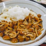 ヨコクラうどん - なめこおろしぶっかけ