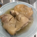立ち呑みラッキー - ぷるぷる豚足煮　コチラもじっくり煮込んでコラーゲンたっぷりなのでオススメですよ