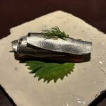 アカ - 小肌のボカディージョ、トマトパン、大葉