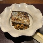 アカ - 秋刀魚のパエリア