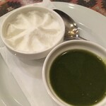 インド料理 パリワル - この美味さはなんだ！ガーリックソース(白い方)&コリアンダーのソース