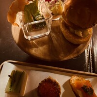 ザ タヴァン グリル＆ラウンジ - 