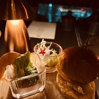 ザ タヴァン グリル＆ラウンジ - 