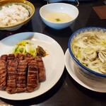 たんや善治郎 仙台駅前本店 - 上選極厚真中たん定食