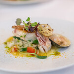 LA TAVOLA DI ADORO - 真鯛のポワレ 蛤、白烏賊、九条ネギのリゾット