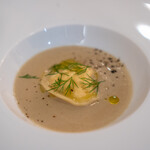 LA TAVOLA DI ADORO - ゴボウのポタージュ、海老のラビオリ