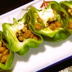 呑み喰い屋 傾奇者 - 信州の伝統野菜・ぼたんこしょうの納豆焼き