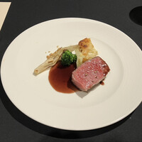 IWBろまね - 白老牛　内モモのロティ　赤ワインソース
