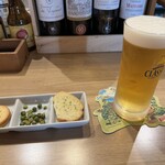 シュトゥーブ - お通しと一杯目のサッポロクラシック