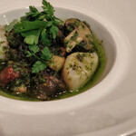 シェ草間 - エスカルゴ、ホタテ、茸のフリカッセ パセリとニンニク風味バターソース