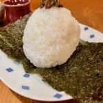 腹ぺこ　むっこ - 新潟はどこ行ってもお米が美味しいの常識 〆はぜったい 南蛮味噌のしその実のおにぎり