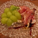 蔵っちぇ - シャインマスカットと生ハムのカプレーゼ