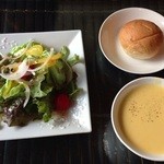 季逢庵 - 201405　季逢庵　★ランチセット（900円）★彩りサラダ、パン、人参のポタージュ