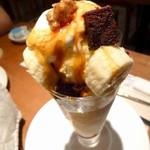 お茶とお菓子まやんち - 〈季節限定〉キャラメルパフェ～自家製アイスクリーム使用～　\900