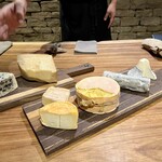 ラ・トォルトゥーガ - ワインにチーズはいかが？で、出していただいた、チーズセレクション。8種類。