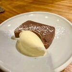 ラ・トォルトゥーガ - テリーヌショコラ　ベローナ。デザートも濃くて最高。