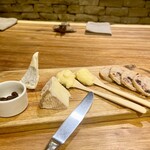 ラ・トォルトゥーガ - 3種類のチーズを選んで頂きました。