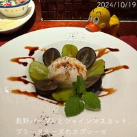 白金Baru - ☺︎ 長野パープルとシャインマスカット、ブラータチーズのカプレーゼ ¥1738