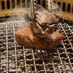 日本焼肉はせ川 別亭 - 神戸牛サーロインは紀州備長炭で！