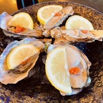 ばんや - 生牡蠣　今回は少し小ぶりでしたが味は濃厚な甘み