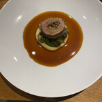 BISTRONOMIE TKM - フランスブルターニュ産仔牛フィレ肉のロースト
      ポルチーニ茸・生ハム・胡桃のソテーマデラ酒のソース