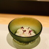 アルゴリズム - ②【冷前菜：縞鯵、焼きなす、トマト】
                    ★ 軽く燻製したシマアジ、焼きなす、茗荷、オクラ、柿、トマトのジュレが掛けられたサラダ仕立て。