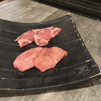 焼肉とみ 横浜関内店 - 特上タン