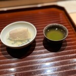 鮨 在 - お茶を合わせて