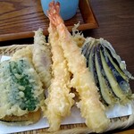 手打ち蕎麦 あかり - 天ぷら盛り合わせ＋海老天１本