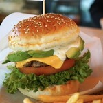 five feet cafe's - 料理写真:・バーガープレートセット 1,320円/税込
(チーズバーガー アボカド追加 +110円/税込)