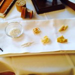 オ・プレチェネッラ - 入口・横のパスタサンプル