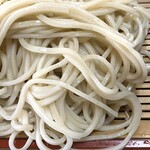 伊勢利 - 細めで色白