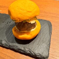 肉料理 KOJIRO - 組み立てたミニハンバーグ