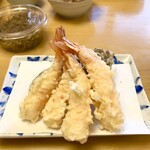 天ぷら よこい - ●一皿目
      ・海老
      ・黒舞茸
      ・南瓜