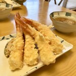 天ぷら よこい - ●一皿目
      ・海老
      ・黒舞茸
      ・南瓜