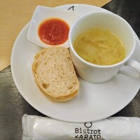 ビストロカラト - パンとサラダ