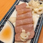 新宿三丁目ふじ屋ハナレ - トロレバー　これは絶品レバーの甘みを直球で