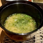 輪久 - 〆のあおさのお味噌汁、ほっとする美味しさ♡
      でも名古屋なのに赤味噌じゃないのね(^^)