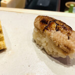 すしやのたい悟 - アナゴ　硬くは決して無い身のどこかしらぎゅんとしたものと、今回はホロホロ感どちらも素敵。忌々しい梅雨も穴子の為に耐えてみせましょう。