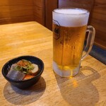 旬彩酒房 わらじ - 突き出しと生ビール