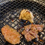 焼肉食堂 おおいり - 鶏肉はひとつだけ入ってました