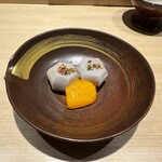 鮨 一 - 石川小芋（里芋）の黄身酢ソース