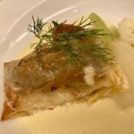 ビストロ プレザン - メインのお魚✨薄い生地に包んで焼かれて味が恐縮されてて最高に美味しいソースがまた絶品