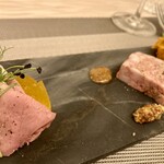 ビストロ プレザン - お肉の前菜✨鴨肉と何か忘れたテリーヌ？お肉も美味しいのだけどニンジンのラペもめちゃくちゃ美味しくてびっくり