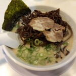 博多天神 - きくらげラーメン700円
