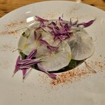 金剛商店138番地 - 鱈と蕪とナムルのサラダマリネ。お花も綺麗