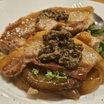 金剛商店138番地 - 淡路島の絶品猪豚。メインの前にメインで困惑(笑)さつまいものマッシュが下に添えられていてそちらも甘く美味