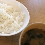 洋食のオーニシ 滝野社店 - ご飯とお味噌汁