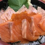 でか盛り海鮮問屋 - サーモン＆炙りサーモン
